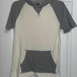 MENS MEDIUM GREY AND WHITE HOODED SHORT SLEEVE TOP